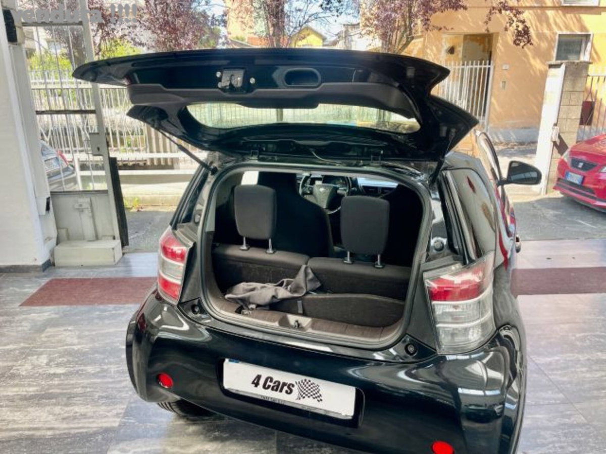 Toyota iQ 1.0 Multidrive (7)