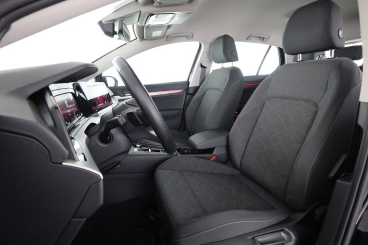 Volkswagen Golf Variant 1.0 eTSI EVO DSG Life (2)