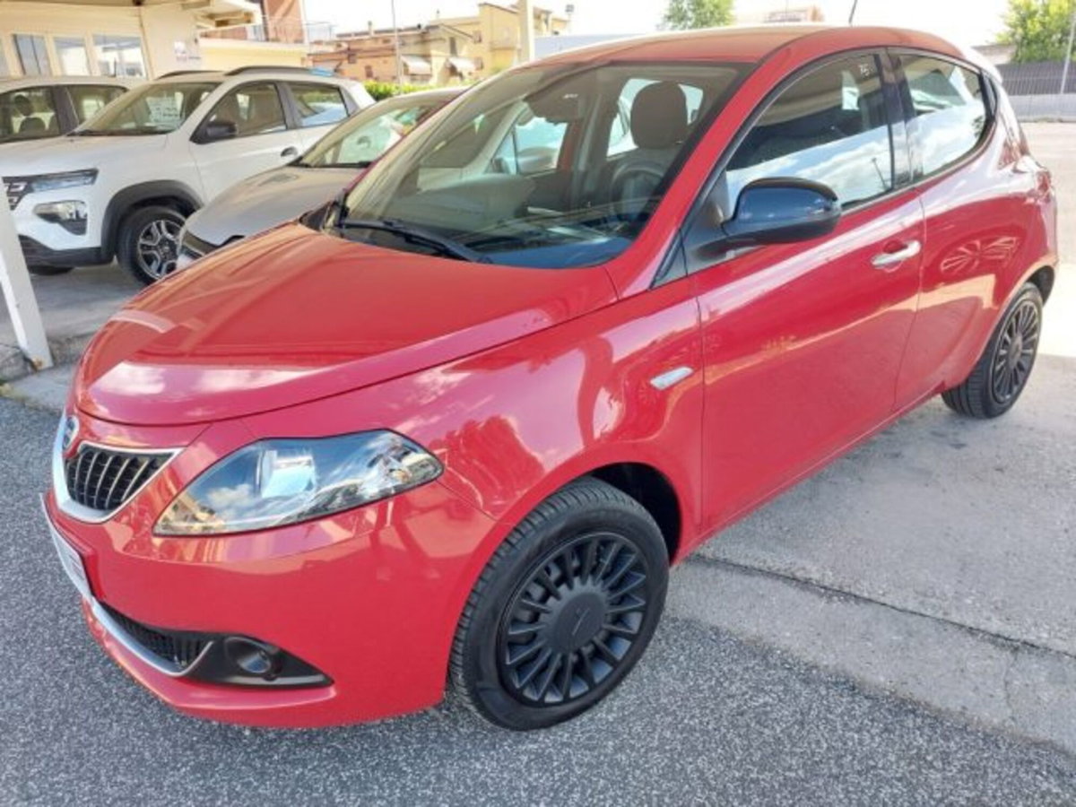 Lancia Ypsilon 1.0 FireFly 5 porte S&S Hybrid Ecochic Silver