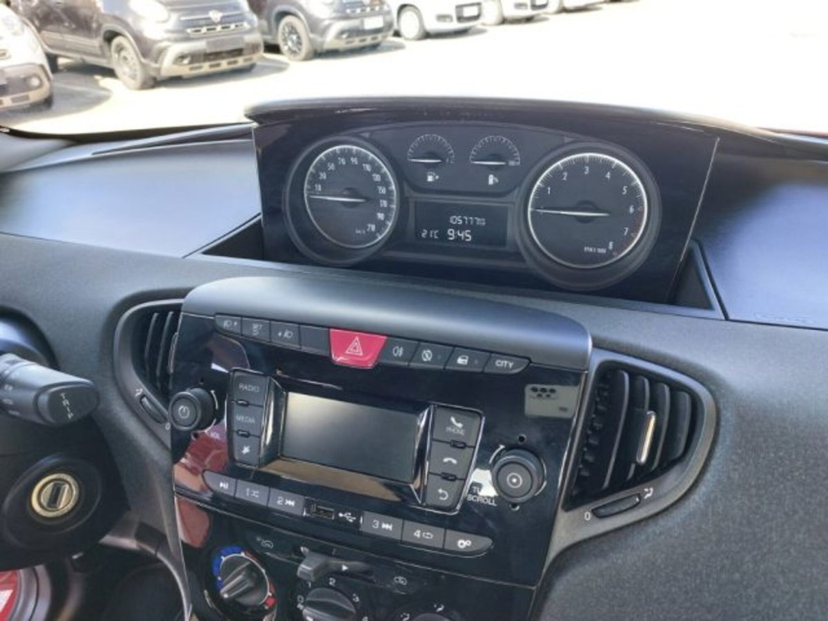 Lancia Ypsilon 1.0 FireFly 5 porte S&S Hybrid Ecochic Silver (13)