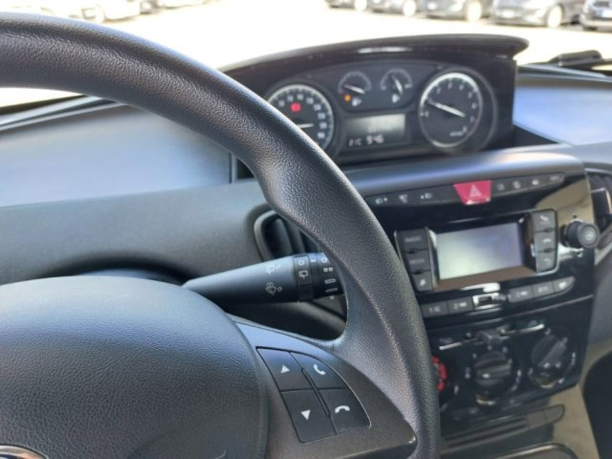 Lancia Ypsilon 1.0 FireFly 5 porte S&S Hybrid Ecochic Silver (15)