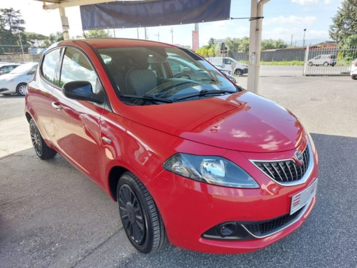 Lancia Ypsilon 1.0 FireFly 5 porte S&S Hybrid Ecochic Silver (2)