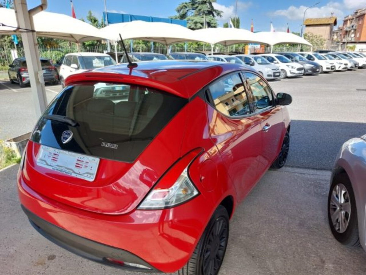 Lancia Ypsilon 1.0 FireFly 5 porte S&S Hybrid Ecochic Silver (3)