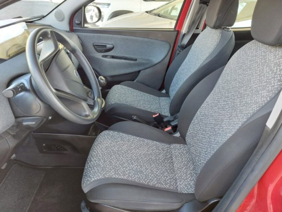 Lancia Ypsilon 1.0 FireFly 5 porte S&S Hybrid Ecochic Silver (5)