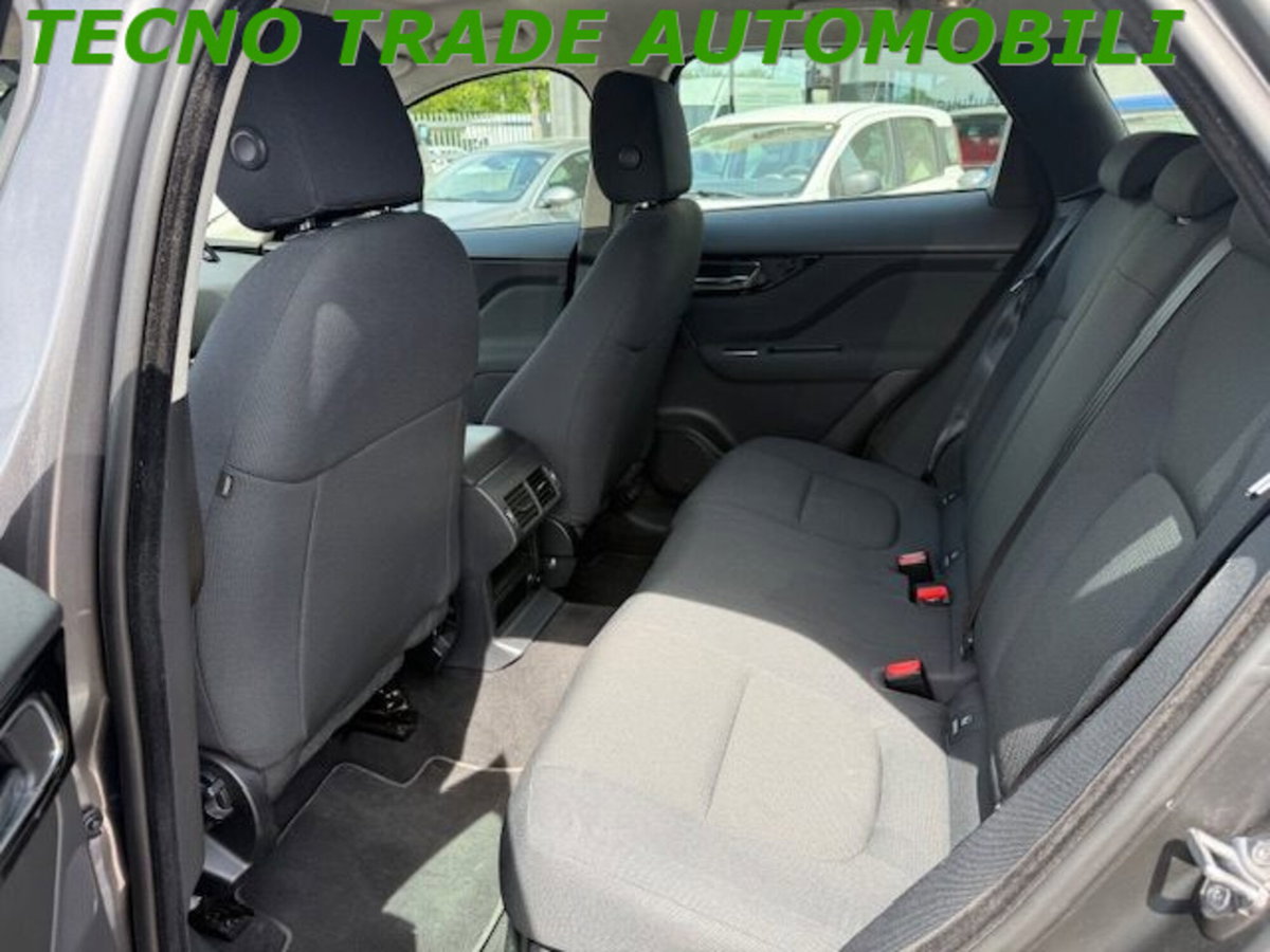 Jaguar F-Pace 2.0 D 180 CV aut. Portfolio (10)