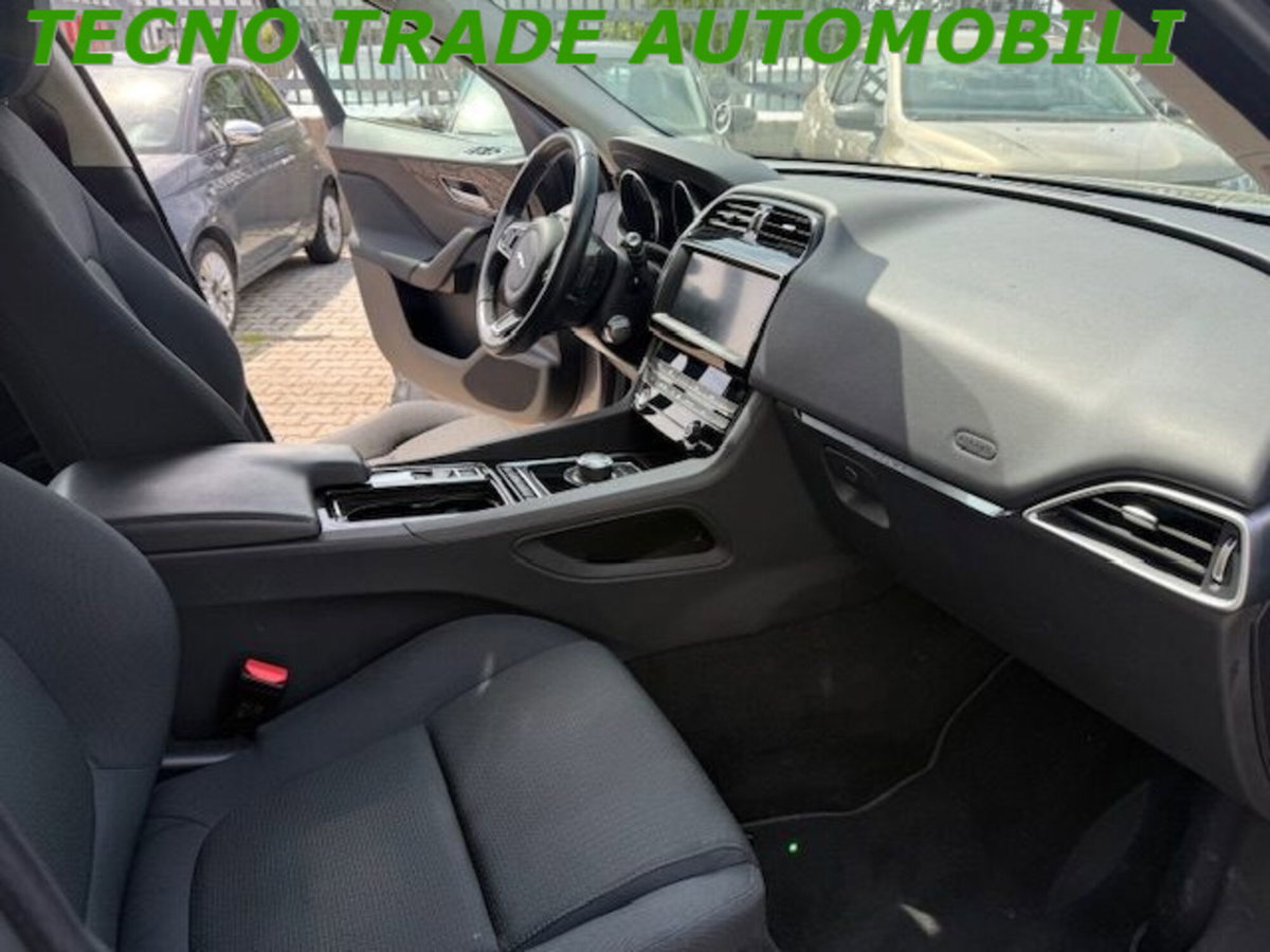 Jaguar F-Pace 2.0 D 180 CV aut. Portfolio (8)
