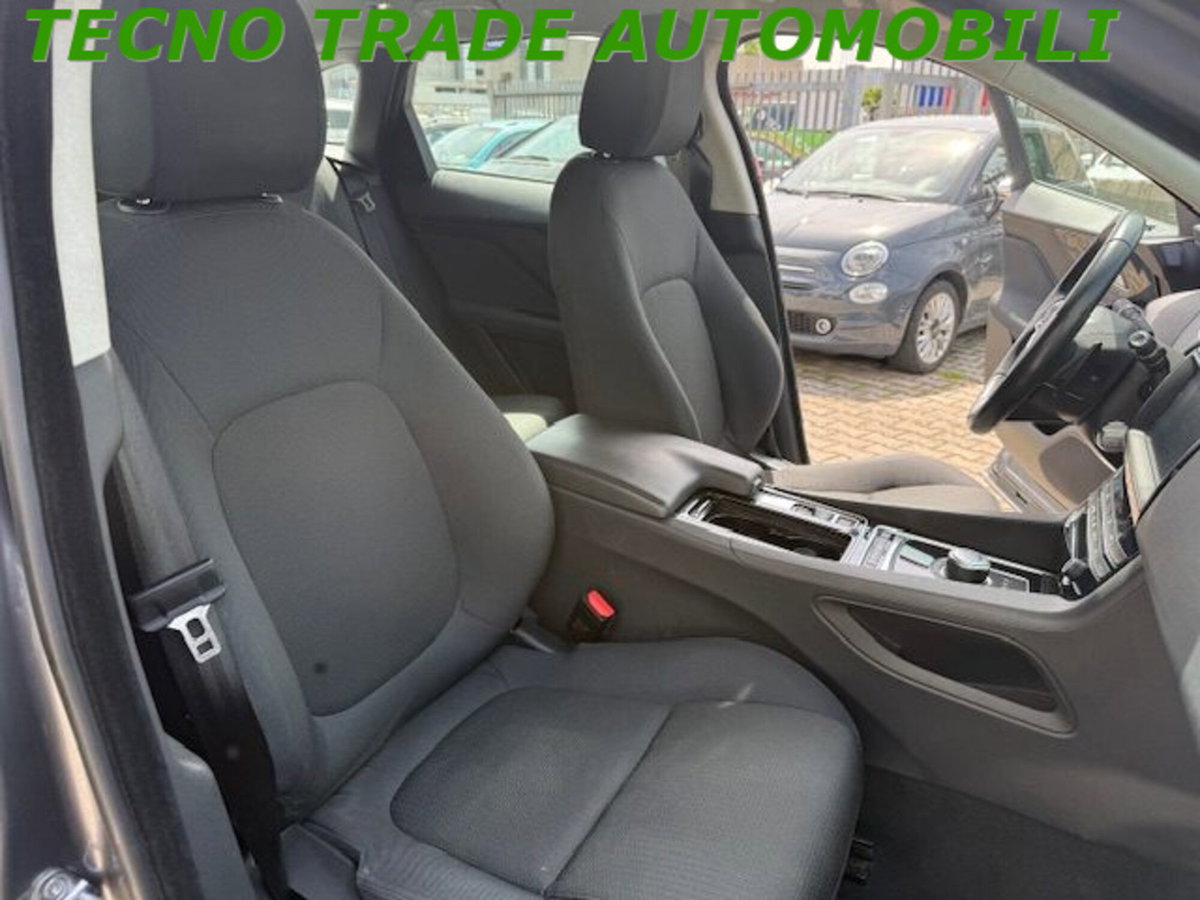 Jaguar F-Pace 2.0 D 180 CV aut. Portfolio (9)