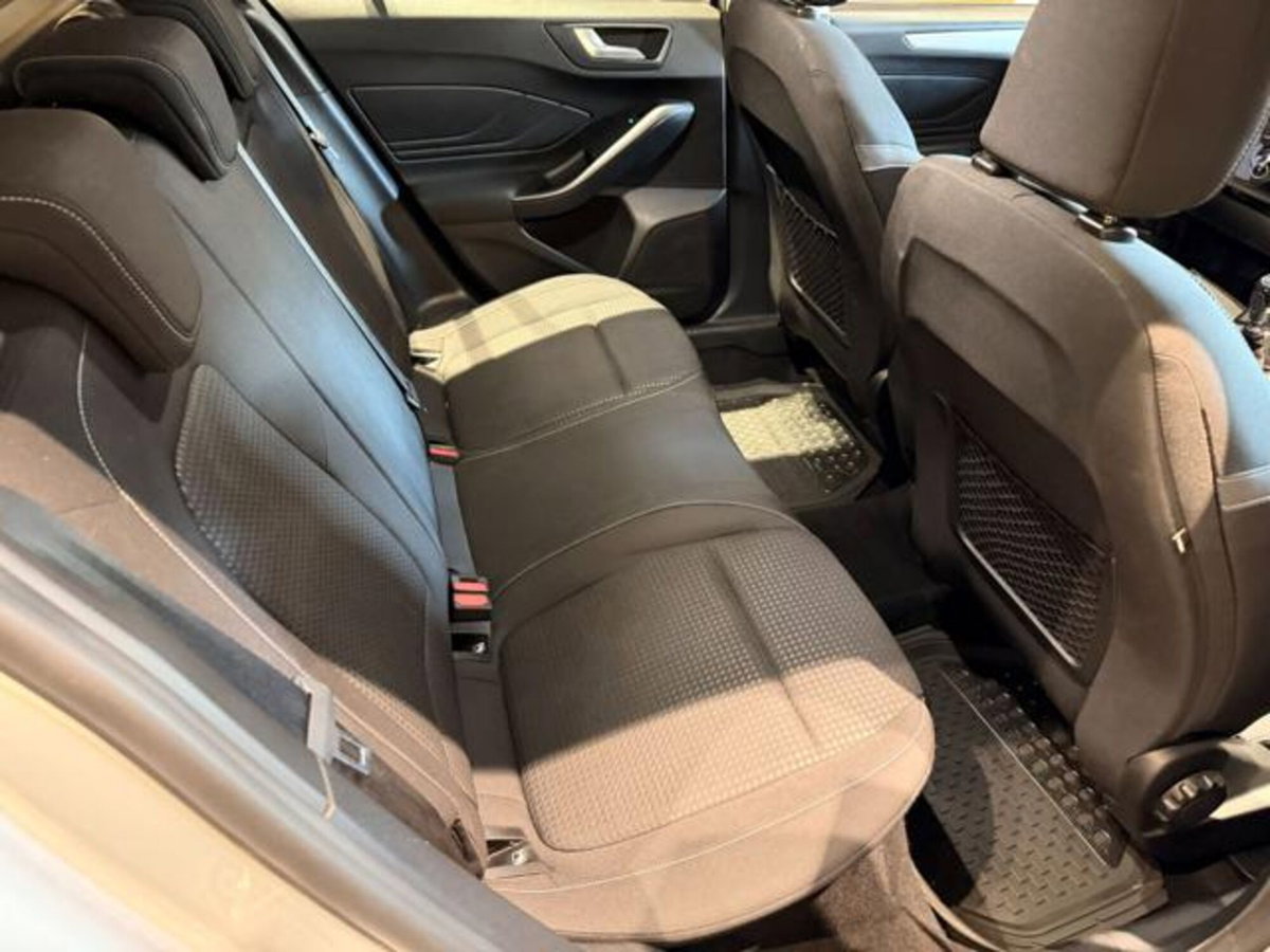 Ford Focus Station Wagon 1.0 EcoBoost Hybrid 125 CV SW Business (16)