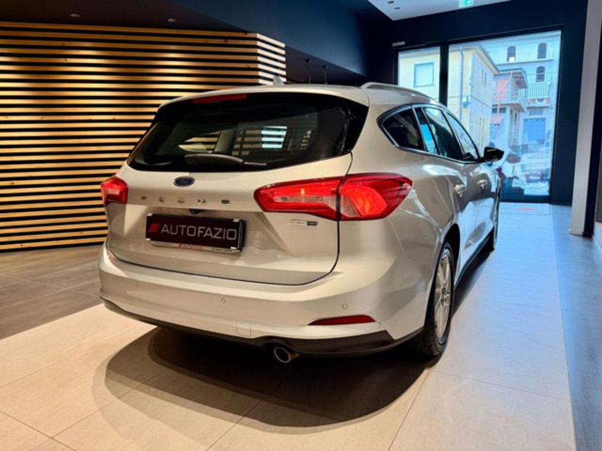 Ford Focus Station Wagon 1.0 EcoBoost Hybrid 125 CV SW Business (17)
