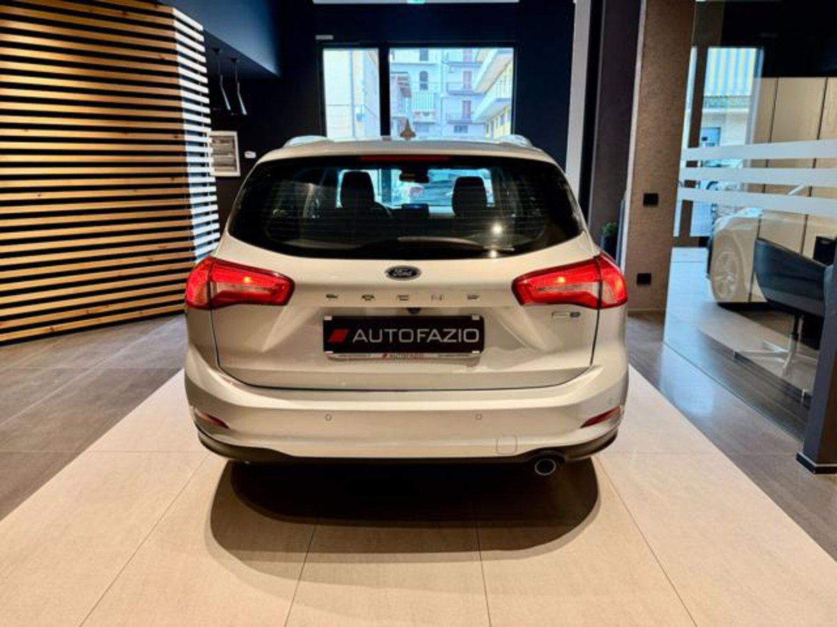 Ford Focus Station Wagon 1.0 EcoBoost Hybrid 125 CV SW Business (19)