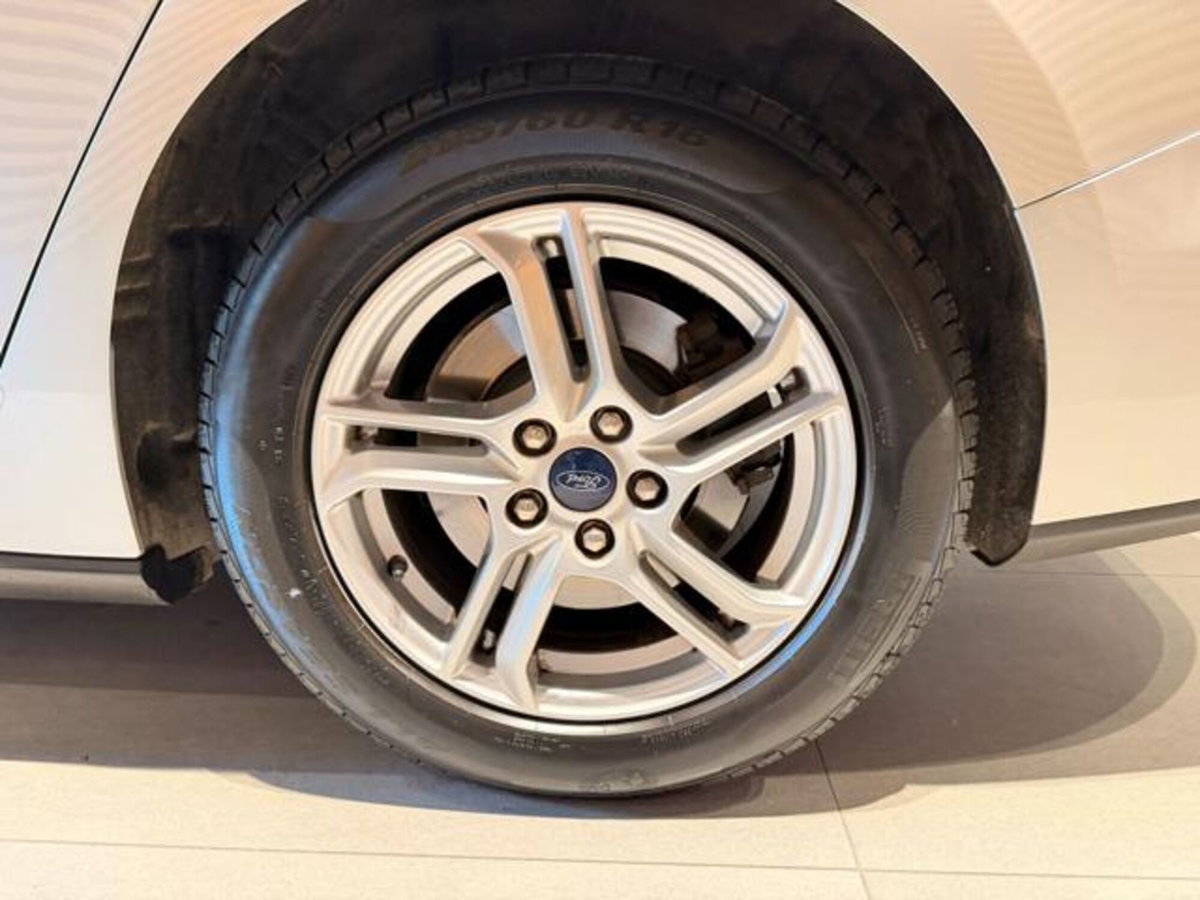 Ford Focus Station Wagon 1.0 EcoBoost Hybrid 125 CV SW Business (3)