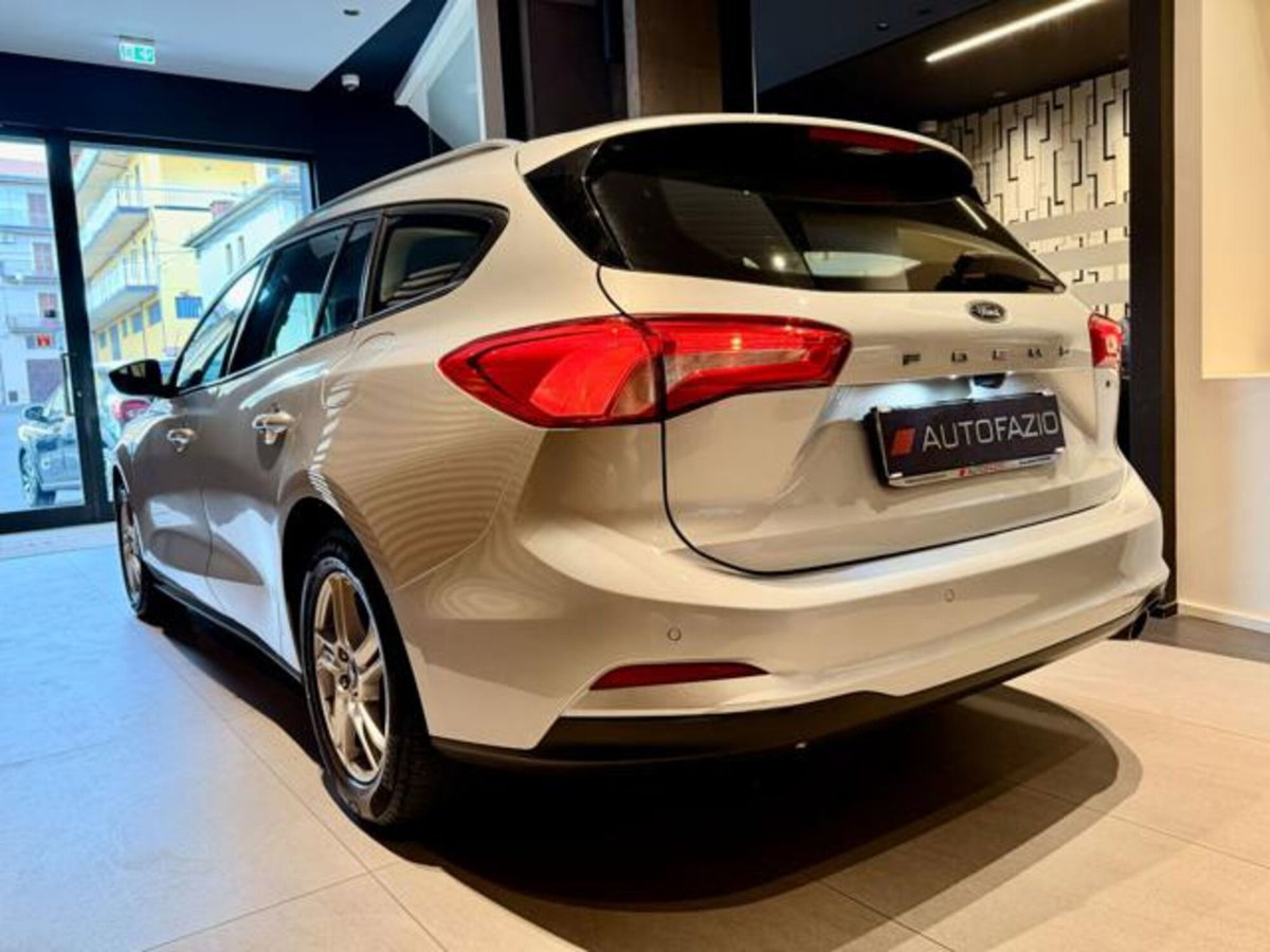 Ford Focus Station Wagon 1.0 EcoBoost Hybrid 125 CV SW Business (5)