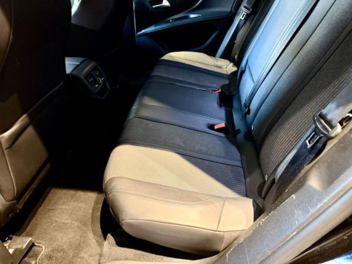 Peugeot 3008 BlueHDi 130 S&S EAT8 Allure Pack (11)
