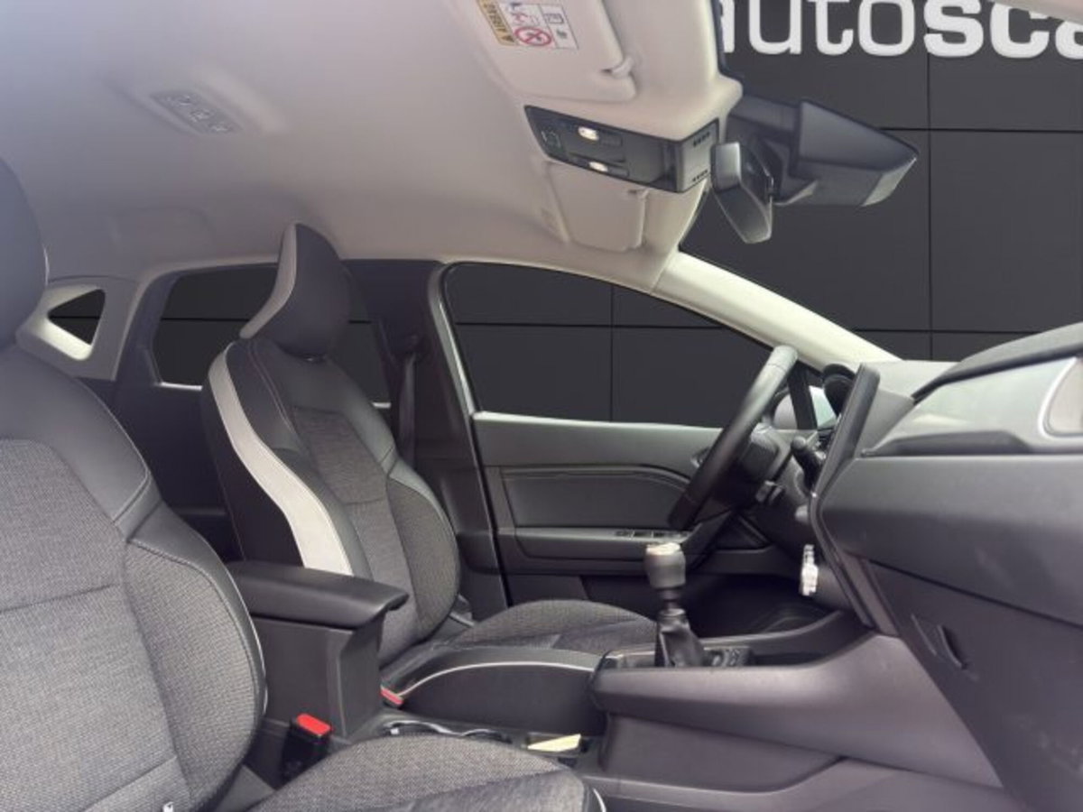 Renault Captur TCe 90 CV Techno (18)