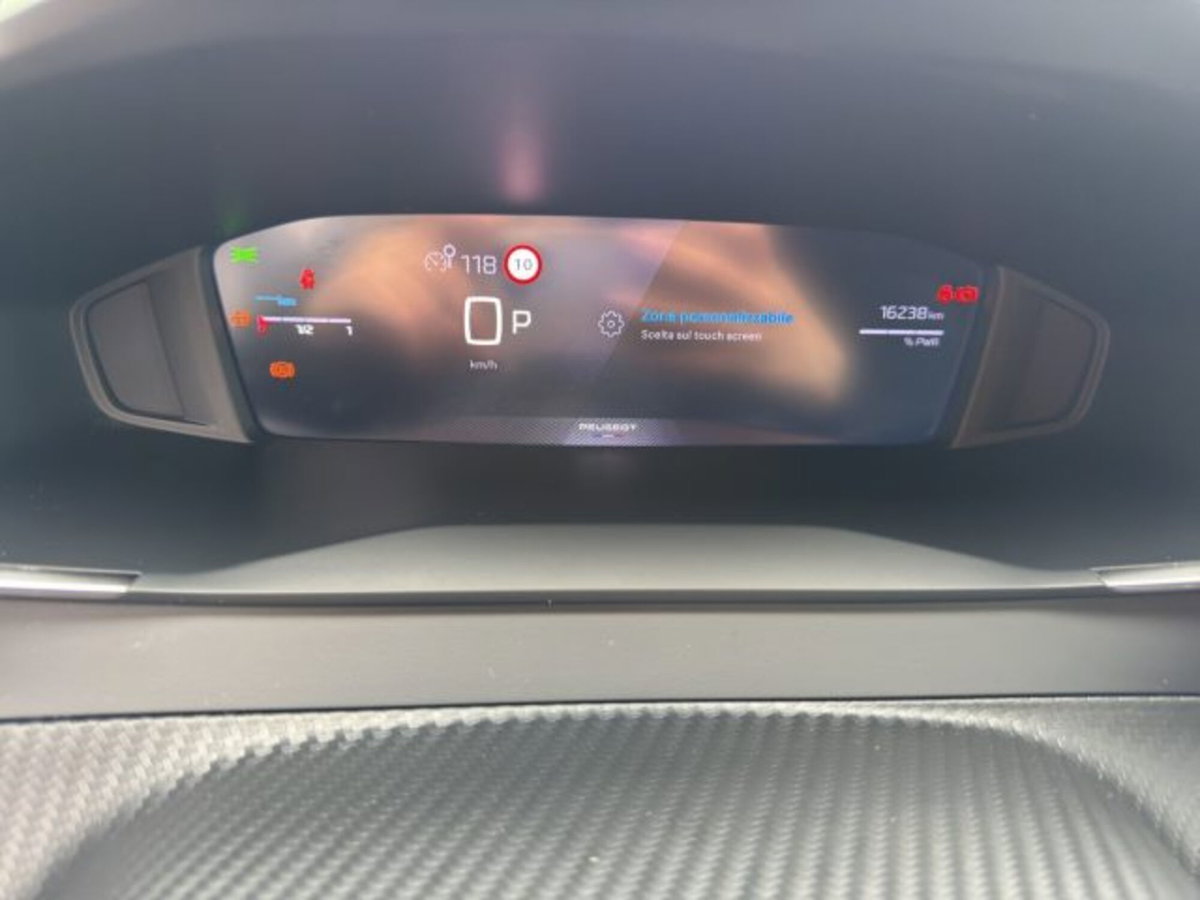 Peugeot 2008 1.2 hybrid Active 136cv e-dcs6 (11)