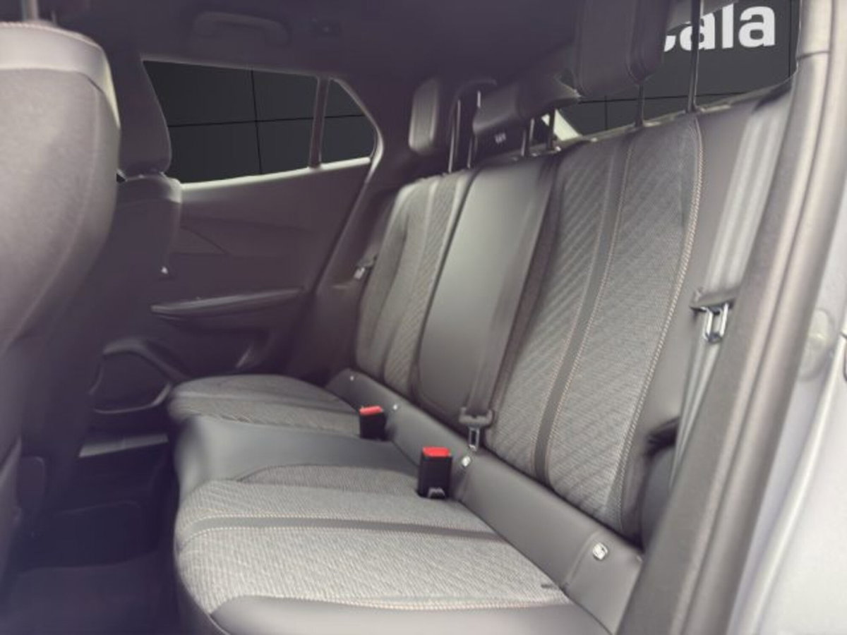 Peugeot 2008 1.2 hybrid Active 136cv e-dcs6 (13)