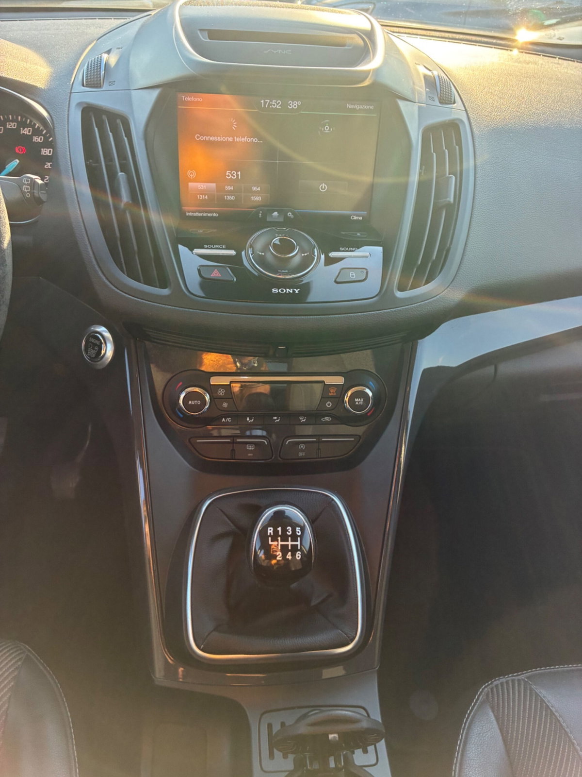 Ford Kuga 2.0 TDCI 120 CV S&S 2WD Titanium X (14)
