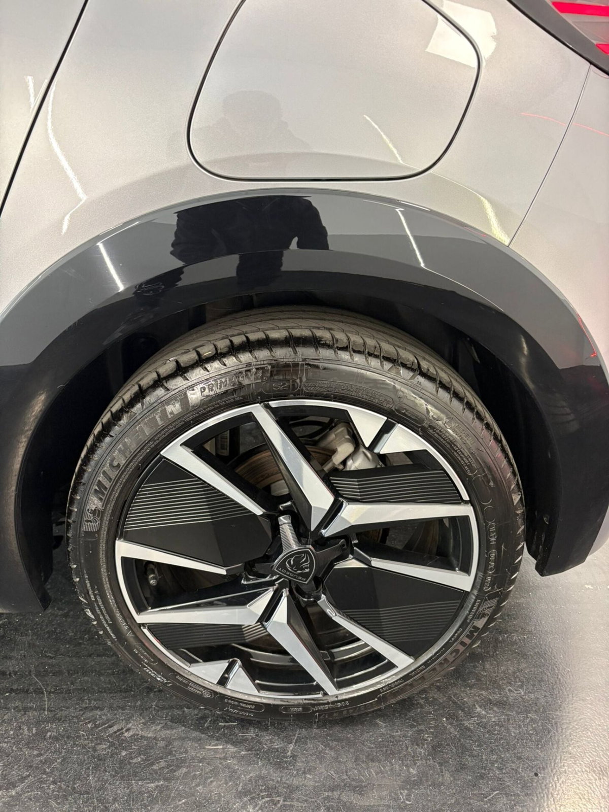 Peugeot 208 motore elettrico 136 CV 5 porte GT (3)