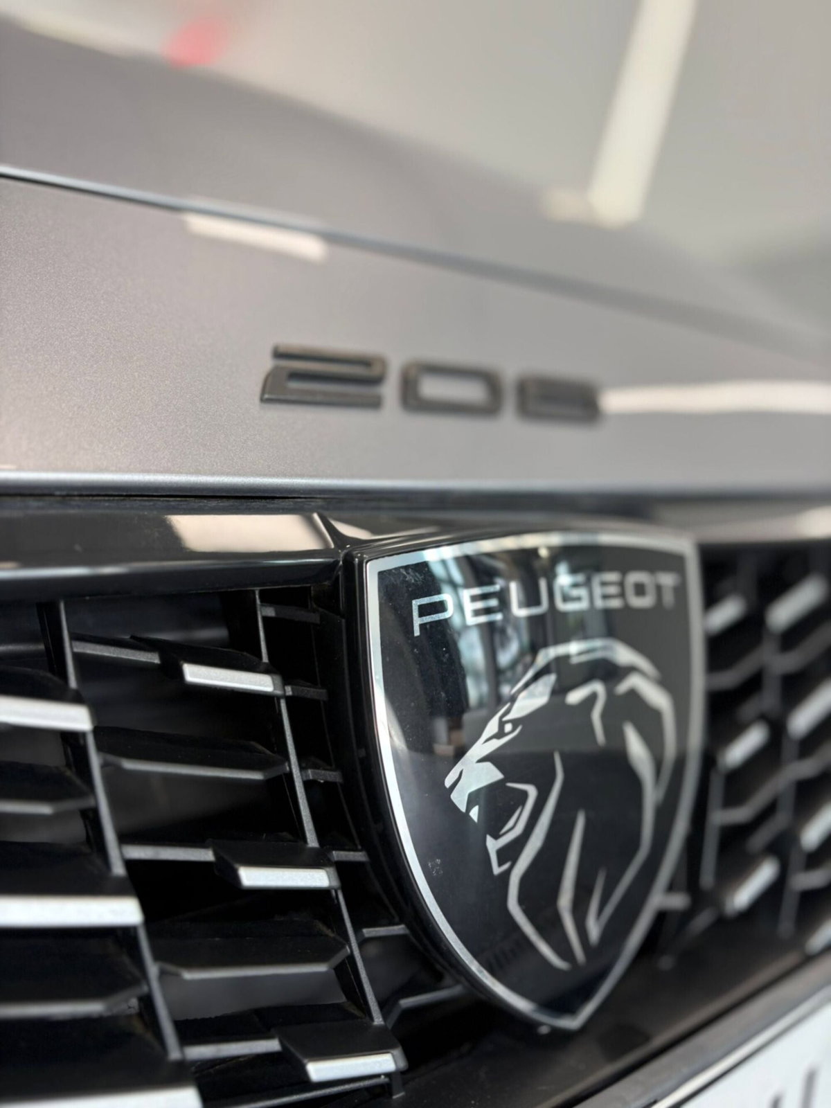 Peugeot 208 motore elettrico 136 CV 5 porte GT (4)