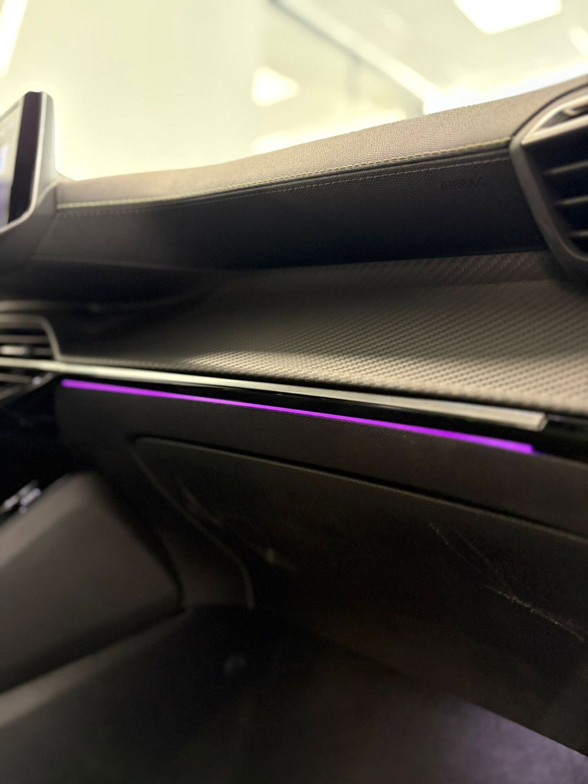 Peugeot 208 motore elettrico 136 CV 5 porte GT (5)