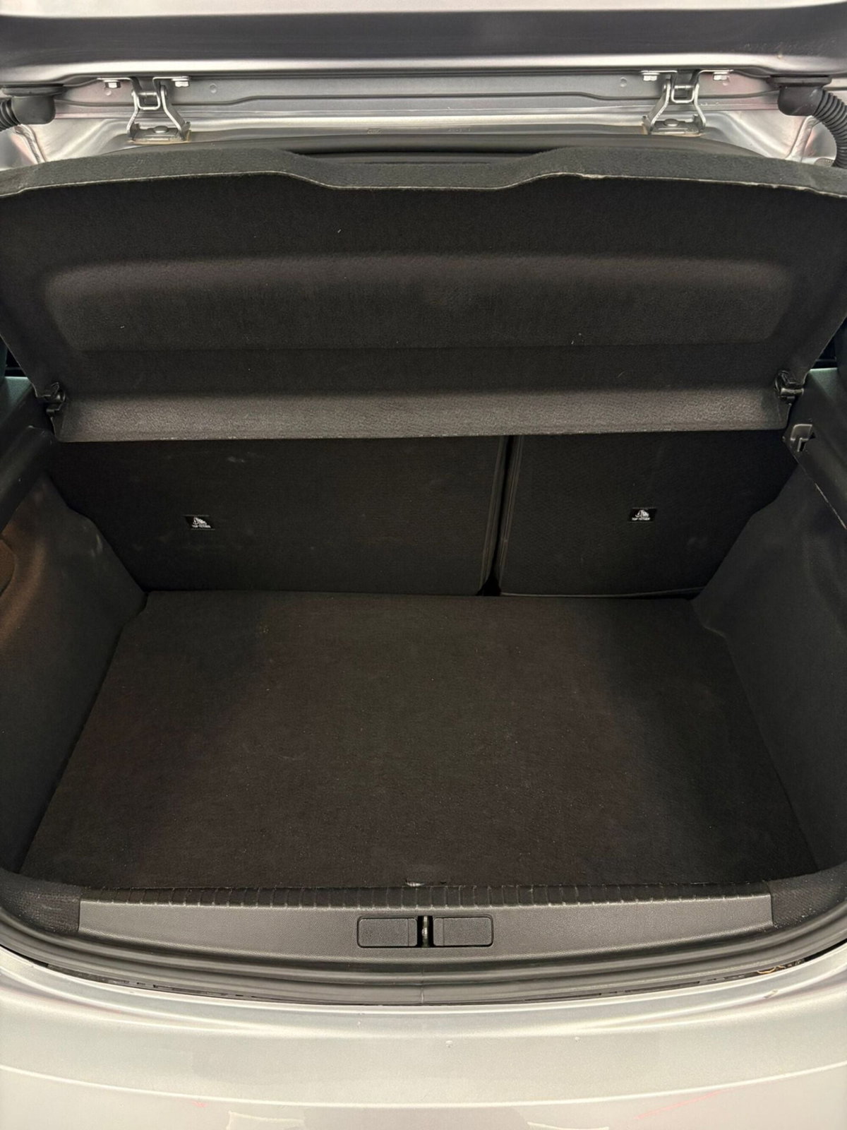 Peugeot 208 motore elettrico 136 CV 5 porte GT (8)