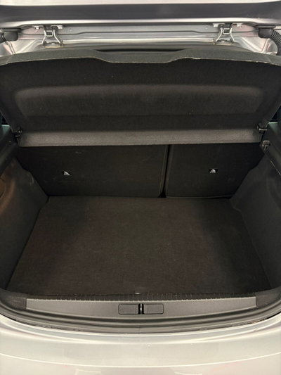 Peugeot 208 motore elettrico 136 CV 5 porte GT (8)
