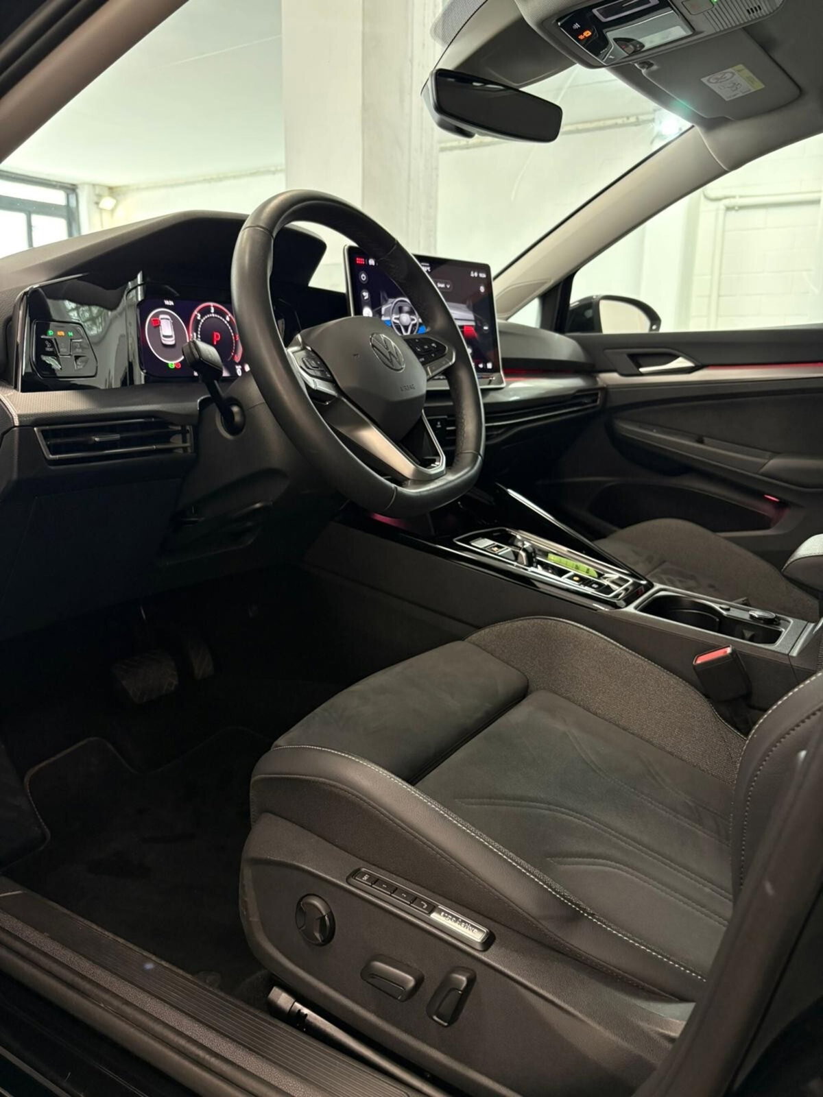 Volkswagen Golf Variant 2.0 TDI 150 CV DSG SCR 4Motion R-Line (19)