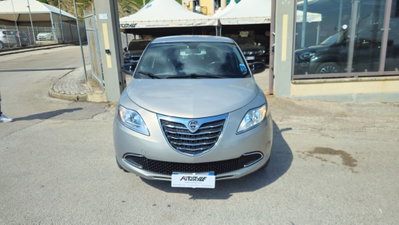 Lancia Ypsilon 1.2 69 CV 5 porte Gold (2)