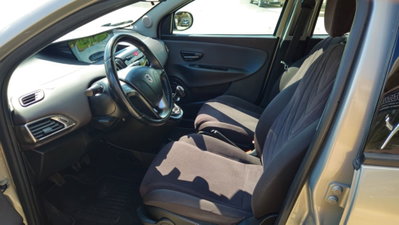 Lancia Ypsilon 1.2 69 CV 5 porte Gold (5)