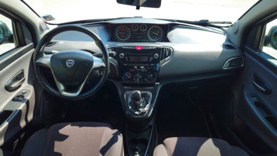 Lancia Ypsilon 1.2 69 CV 5 porte Gold (7)