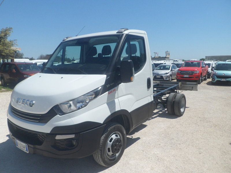 Iveco Daily Telaio 35C18 BTor 3.0 HPT PC-RG Cabinato