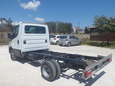 Iveco Daily Telaio 35C18 BTor 3.0 HPT PC-RG Cabinato (6)
