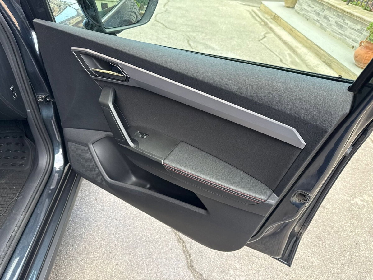 SEAT Arona 1.0 TGI FR (15)