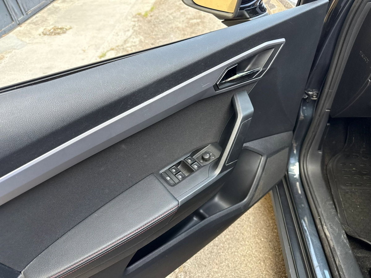 SEAT Arona 1.0 TGI FR (9)