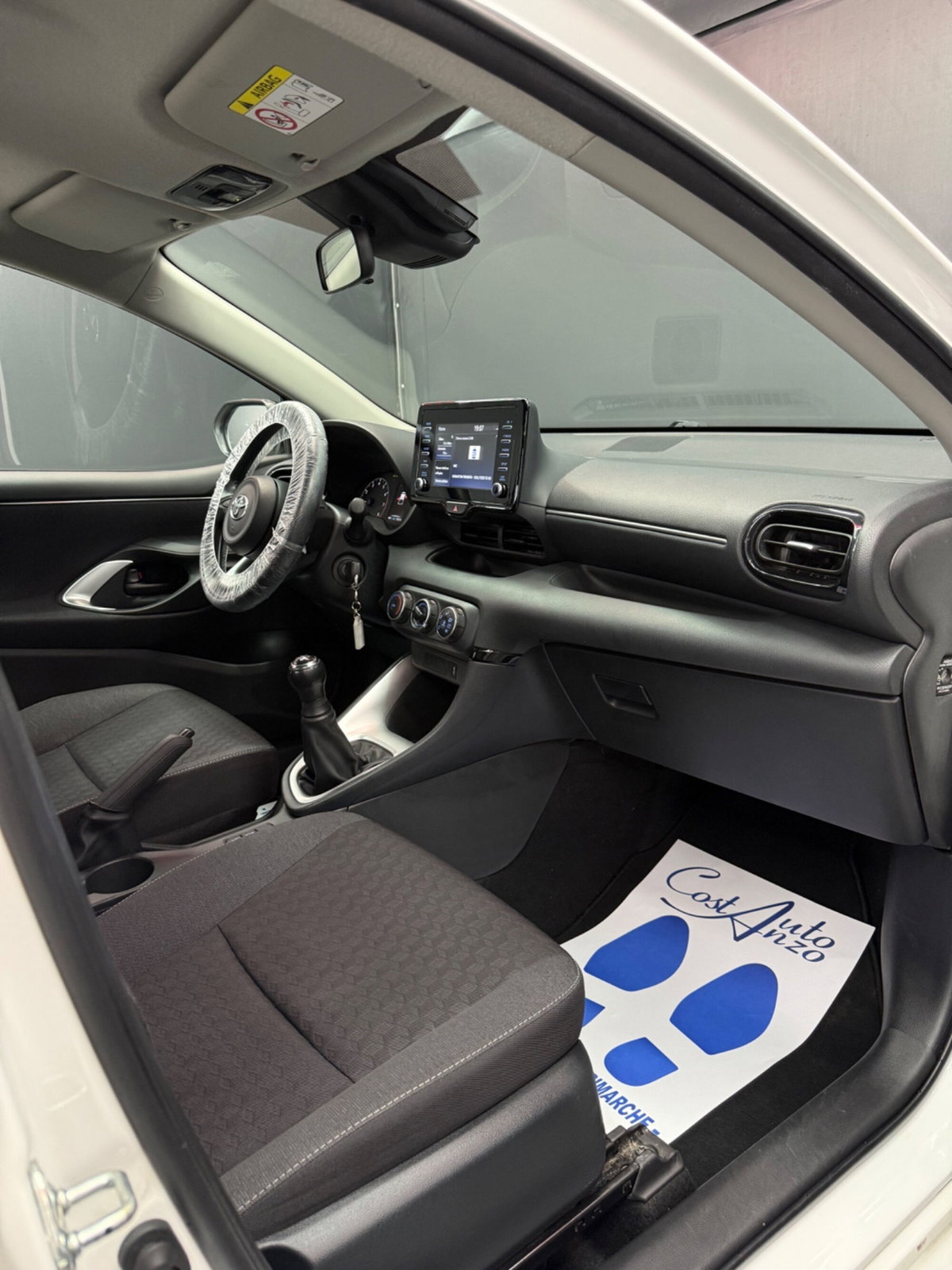 Toyota Yaris 1.0 5 porte Trend (10)