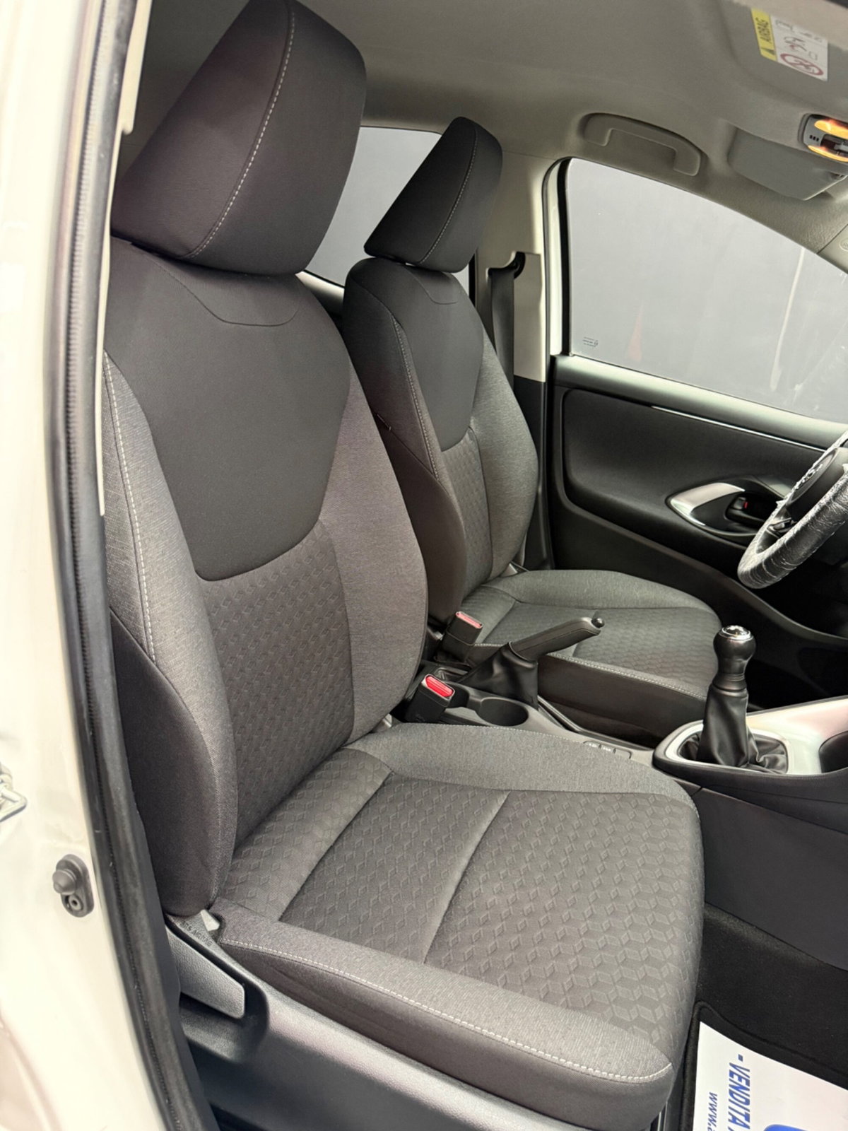 Toyota Yaris 1.0 5 porte Trend (16)