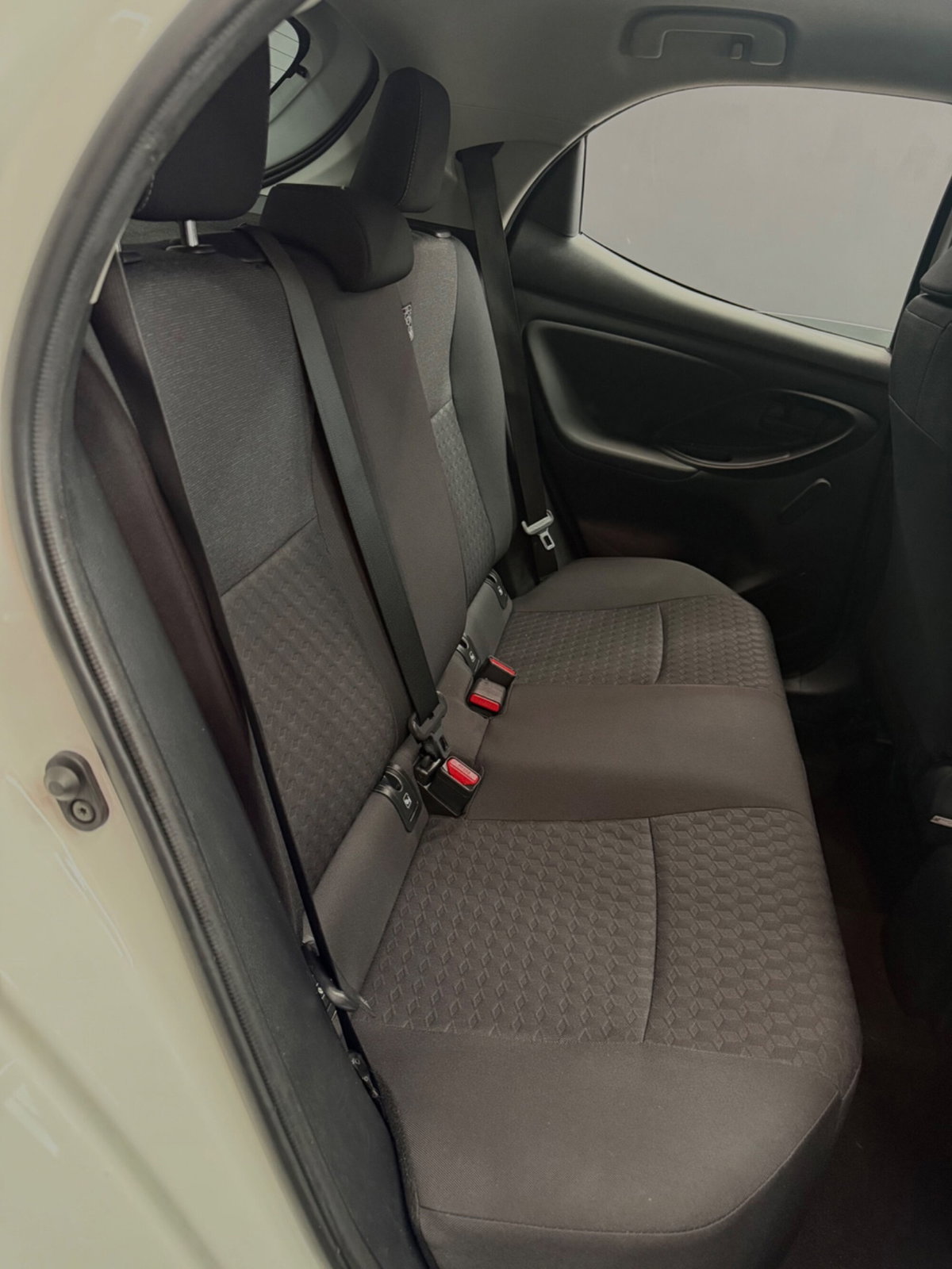 Toyota Yaris 1.0 5 porte Trend (17)