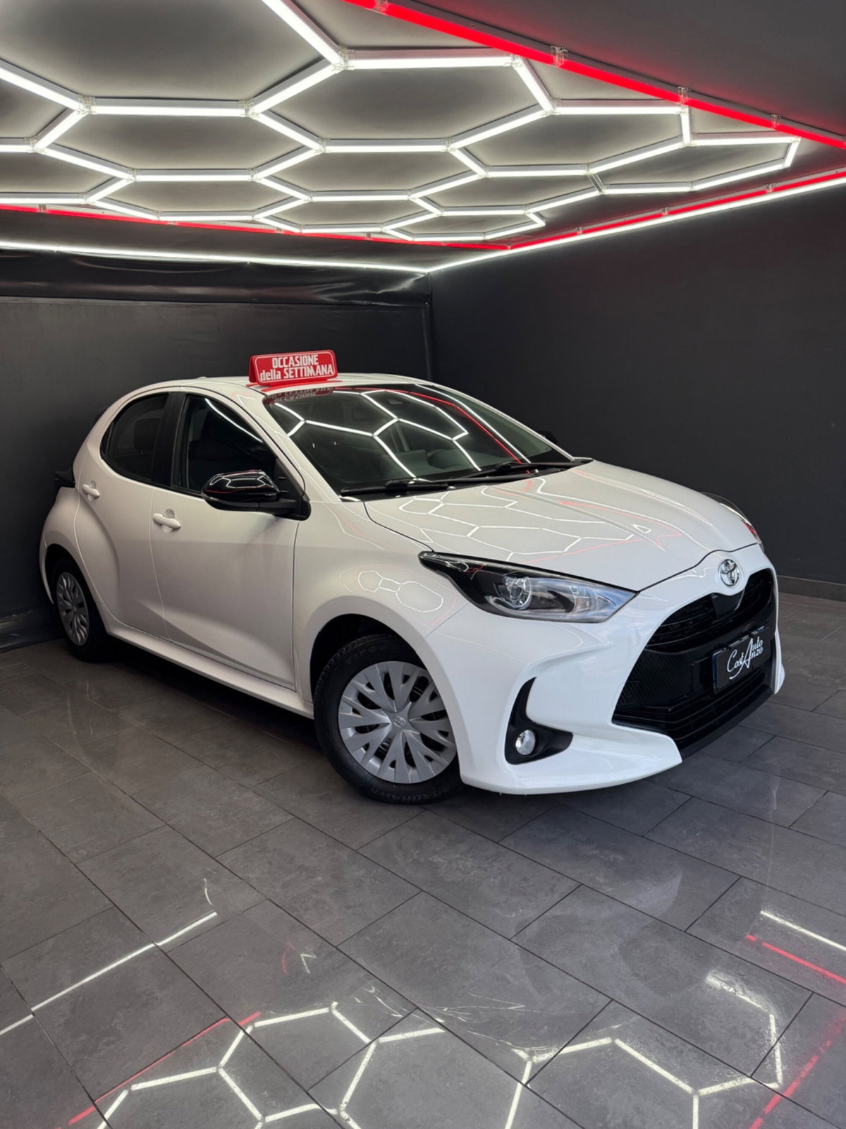 Toyota Yaris 1.0 5 porte Trend (2)