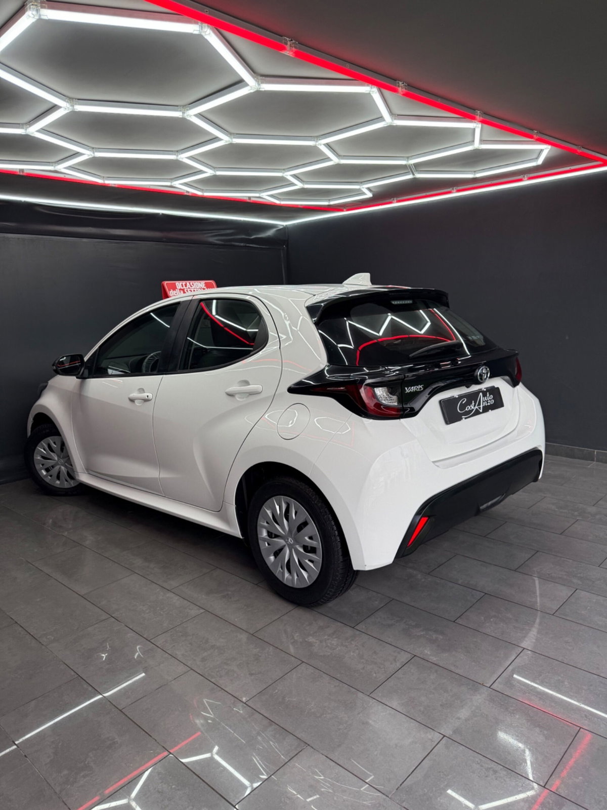 Toyota Yaris 1.0 5 porte Trend (5)