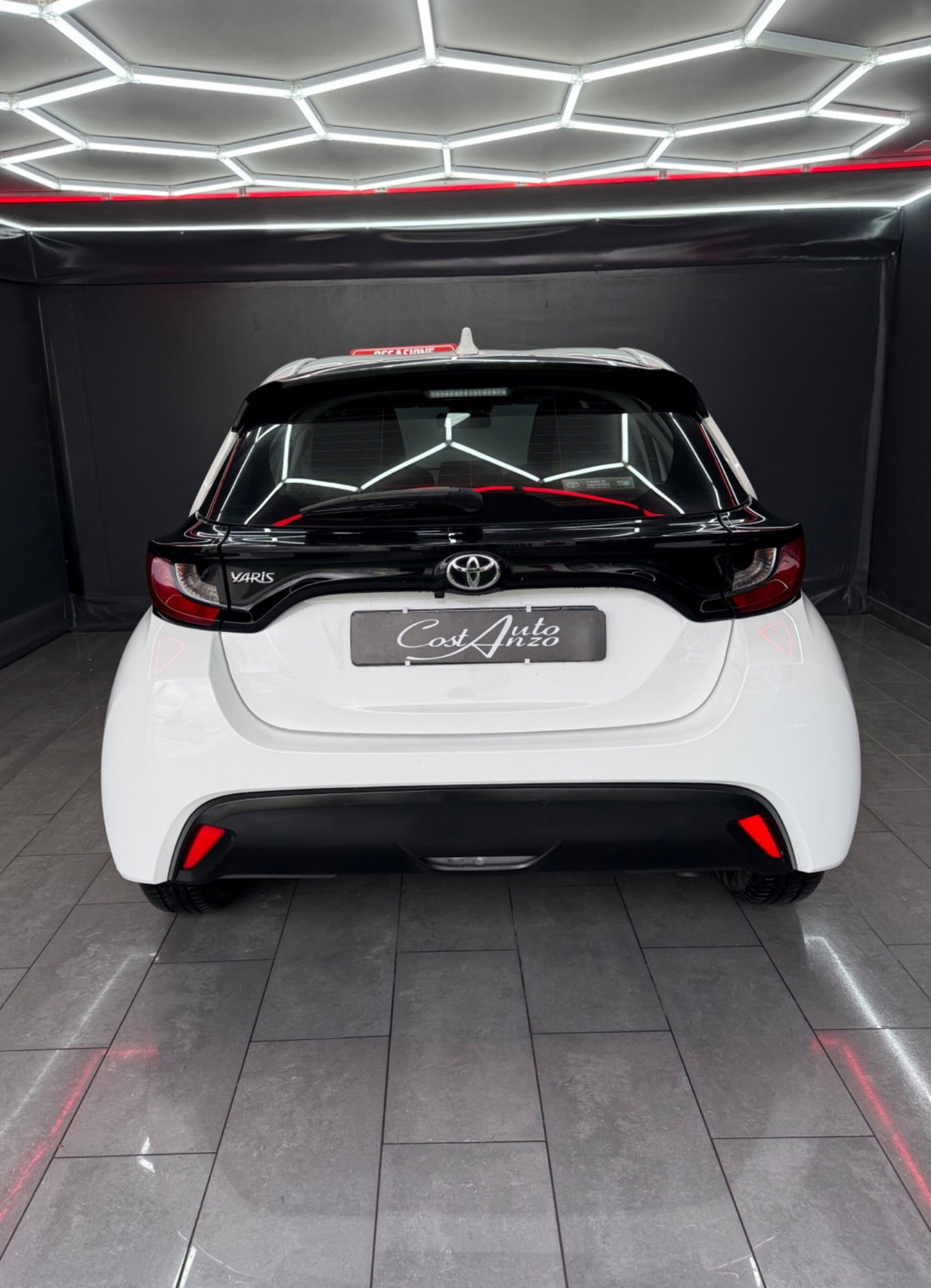 Toyota Yaris 1.0 5 porte Trend (6)