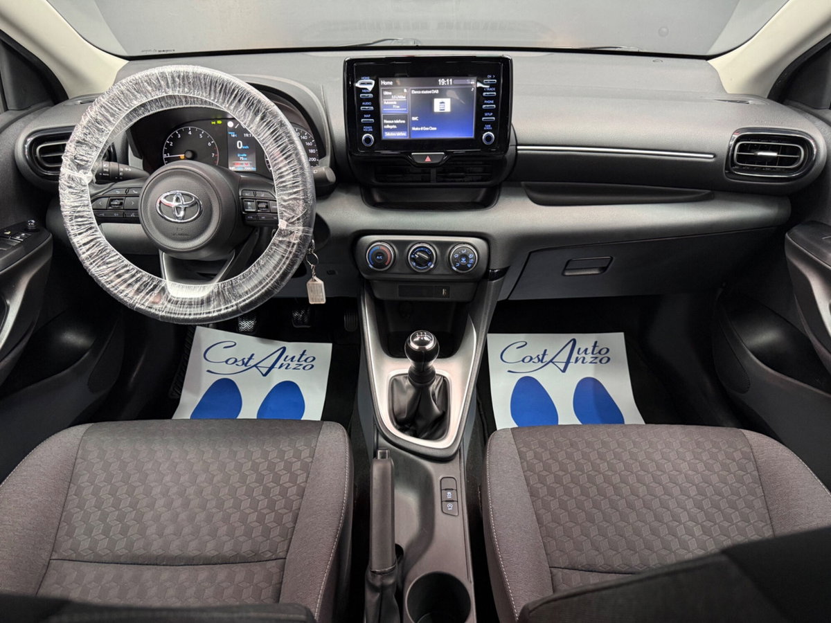 Toyota Yaris 1.0 5 porte Trend (9)