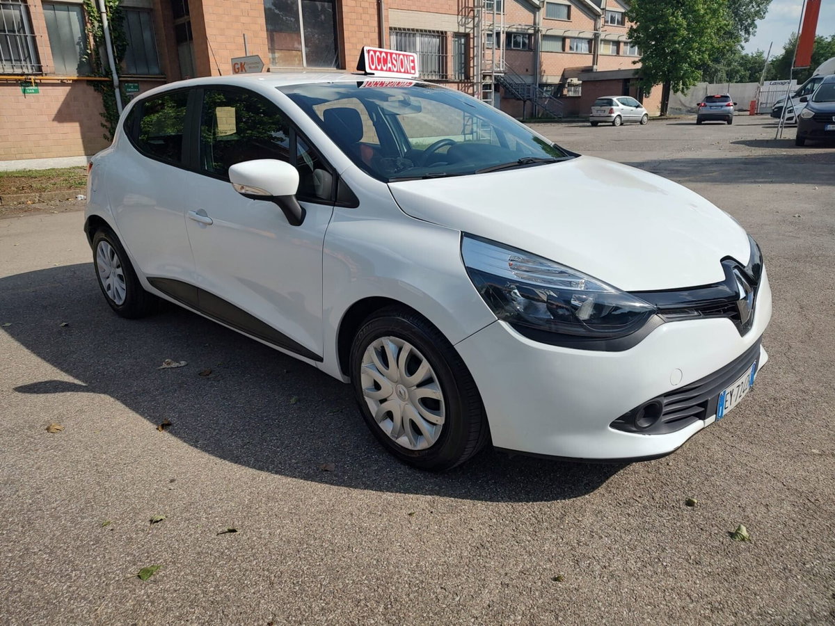 Renault Clio 1.2 75CV 5 porte Wave (2)