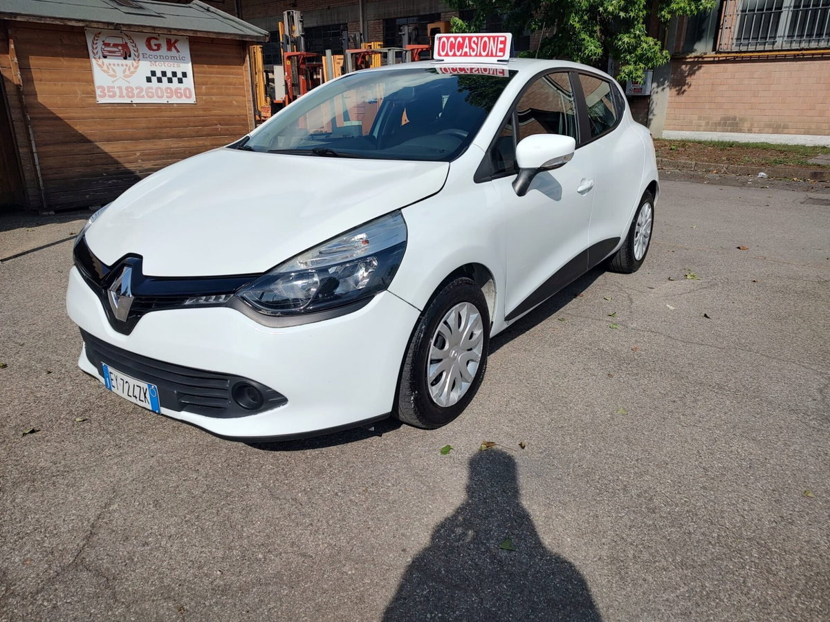 Renault Clio 1.2 75CV 5 porte Wave (4)