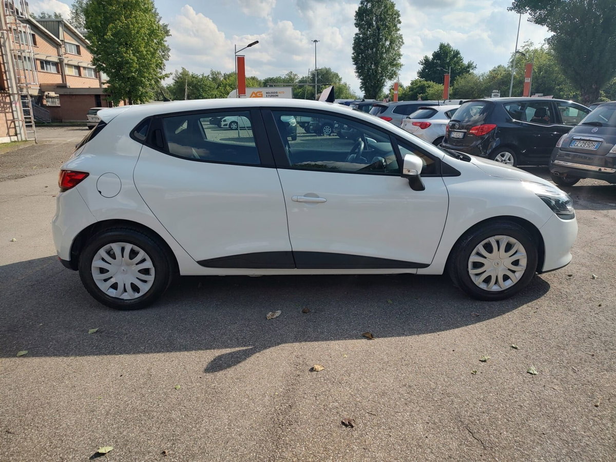 Renault Clio 1.2 75CV 5 porte Wave (5)
