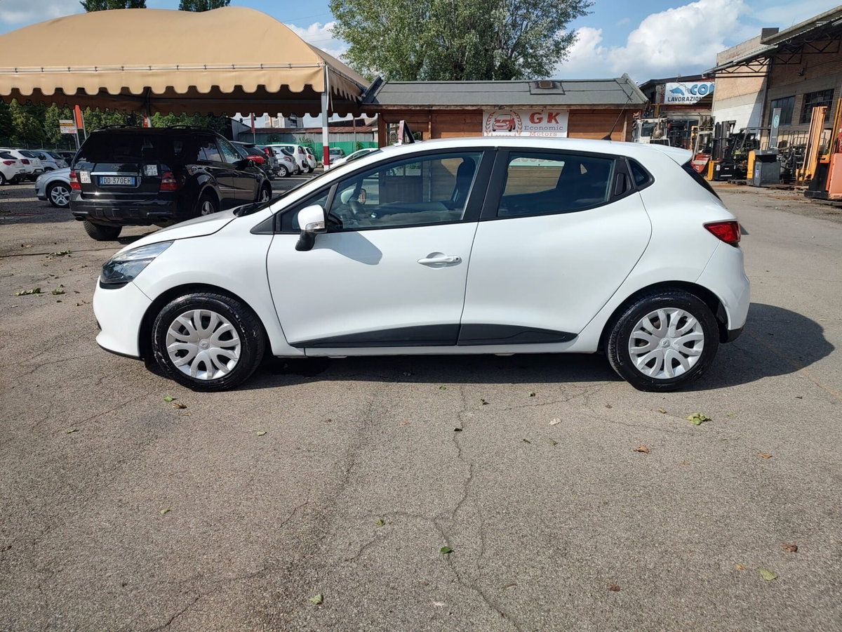 Renault Clio 1.2 75CV 5 porte Wave (7)