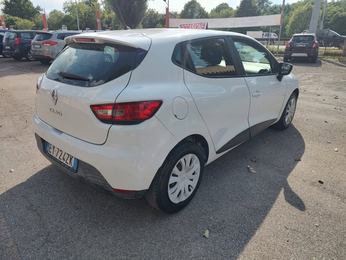 Renault Clio 1.2 75CV 5 porte Wave (8)