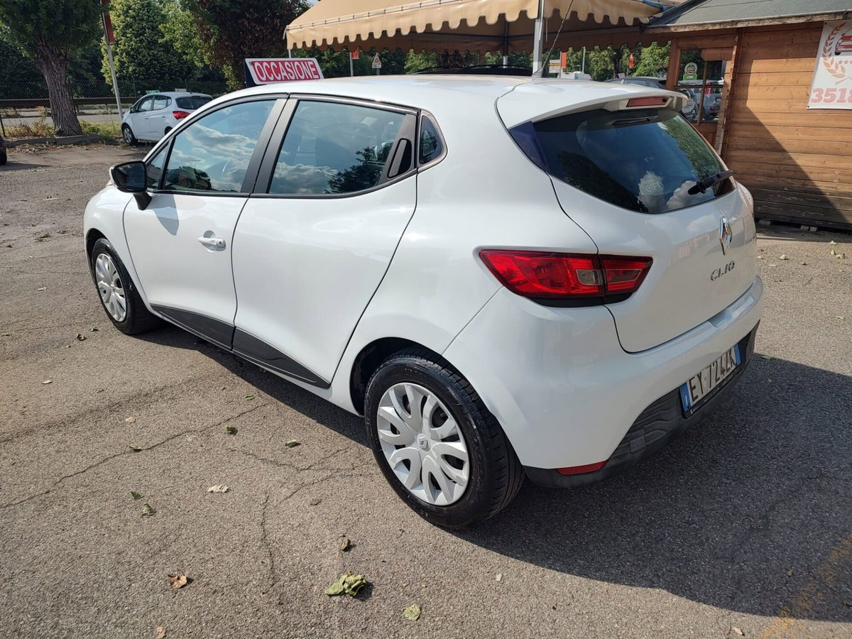 Renault Clio 1.2 75CV 5 porte Wave (9)