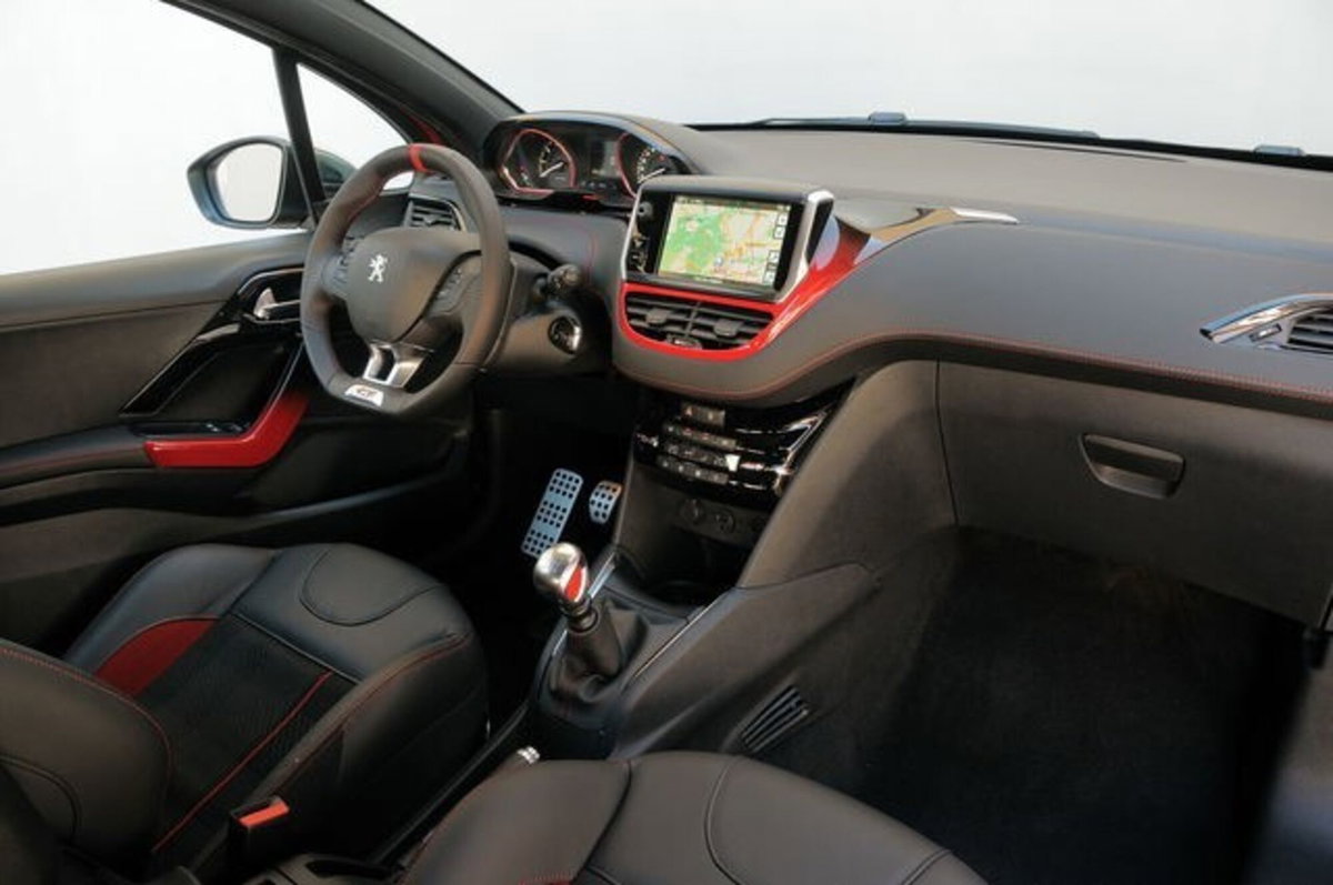 Peugeot 208 THP 200 CV 3 porte GTi (4)