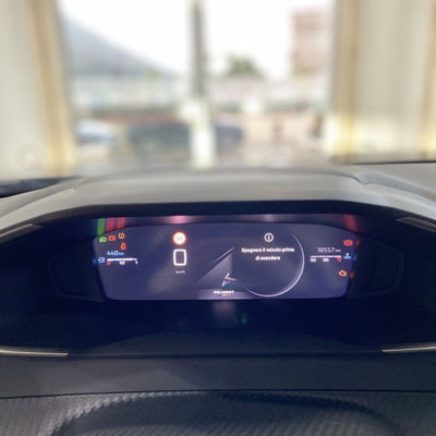 Peugeot 2008 1.2 turbo Allure 100cv (9)