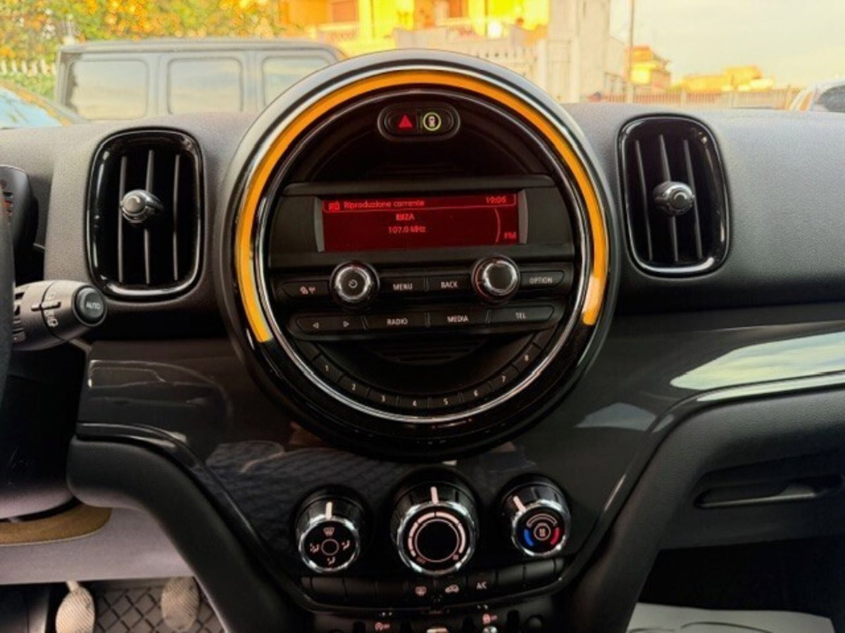MINI Mini Countryman 2.0 Cooper D Essential Countryman (14)